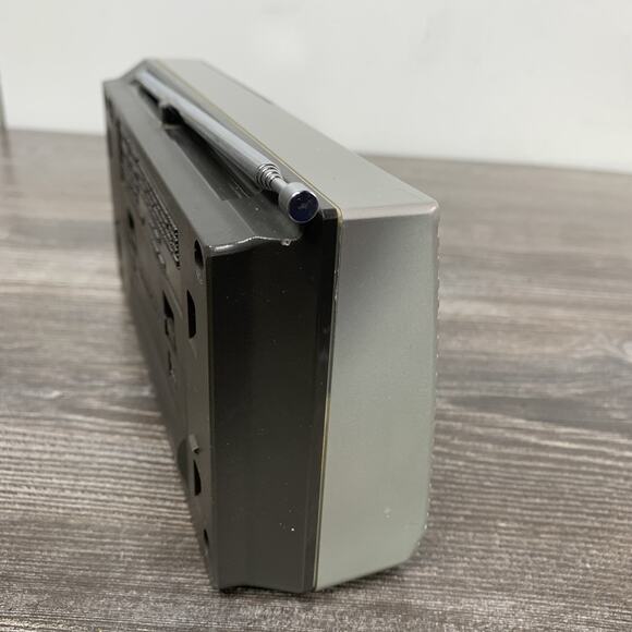 Vintage General Electric 7-4204A Bathmate FM/AM Radio Clock. Works - Picture 9 of 11